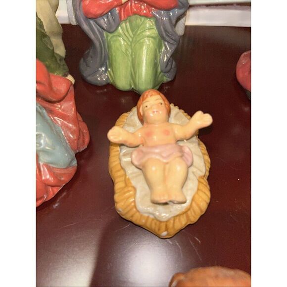 Home For The Holidays Porcelain Nativity Set 11 Pc figures and Wood Base - Picture 5 of 6